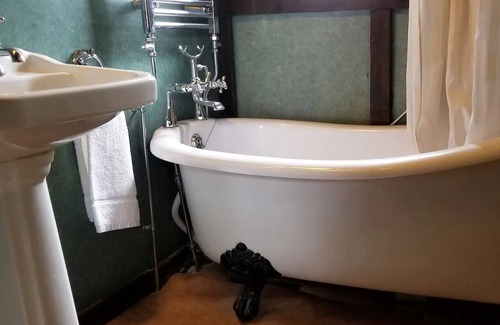 Trowbridge Otro | Rent an entire Castle & Grounds (sleeps 18)