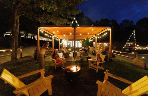 Killington Cabina | Rent An Inn! Takeover the Birch Ridge with your group, Mountain Lodge- 11 Rooms, Bar, Fireplace, 28ppl home
