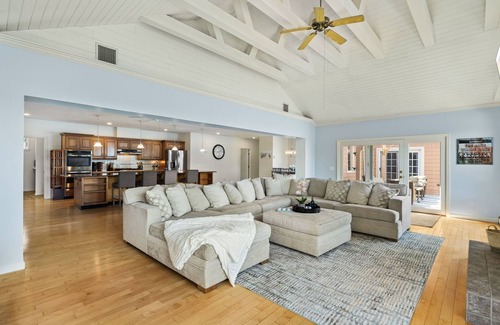 Taunton Casa | Rent the Beach at Lakeshore Retreat
