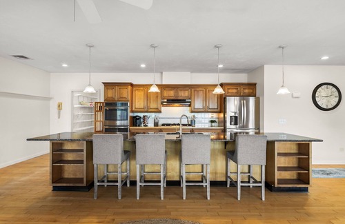 Taunton Casa | Rent the Beach at Lakeshore Retreat