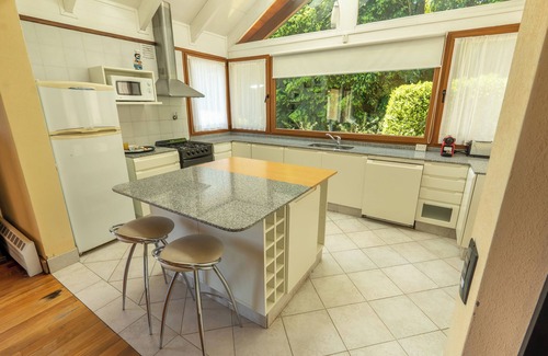 Angostura Apartamento | Rent Up -Casa junto al lago Nahuel Huapi
