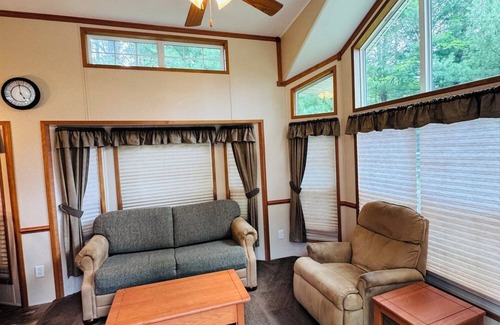 Wisconsin Dells Cabina | Rental Cabin #401 w/ Queen Bed