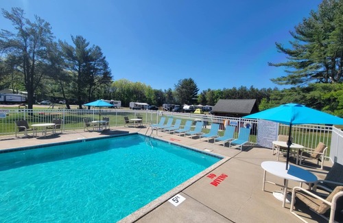 Wisconsin Dells Cabina | Rental Cabin #402 w/ King bed