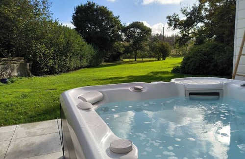 Saint-Segal Casa | Rental Gîte 6 persons with SPA/Jacuzzi