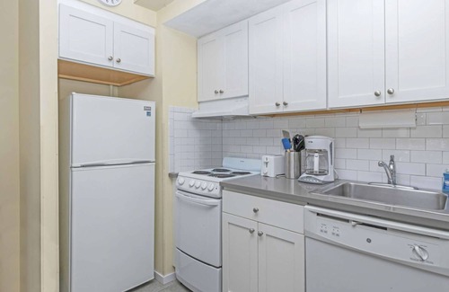 Napeague Apartamento | Repose 1BR Beachside Home|Tennis+PingPong+Pool+PKG