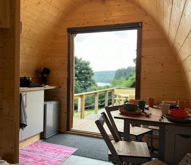 Dol-y-Gaer Otro | Reservoir View Glamping Pod