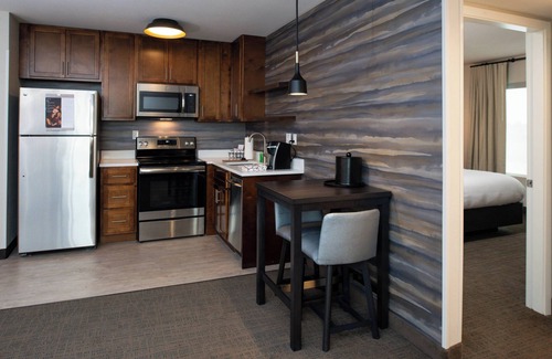 Visalia Hotel | Residence Inn by Marriott Visalia