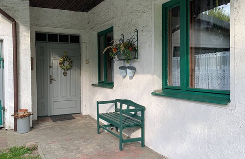 Szczytno Apartamento | Residence with the charm of picturesque home and sophisticated painting gallery