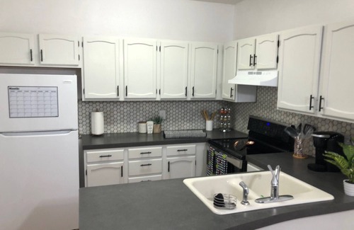 Mesilla Park Casa | Residential 3 bed/2 bath home with wonderful backyard-scenic view-laundry.