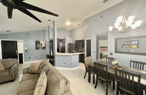 Westbury Casa | Residential Westbury 4BR Pool Home near Disney Parks