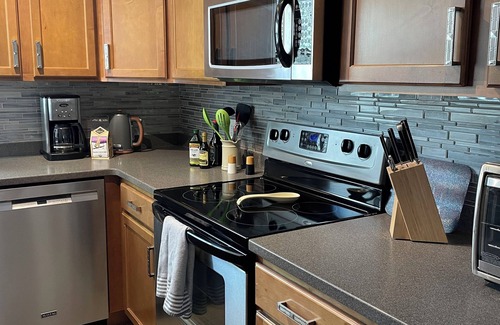 Tucson Condominio | Condominio privado en las hermosas estribaciones de Tucson. Vistas al campo de golf y montañas!