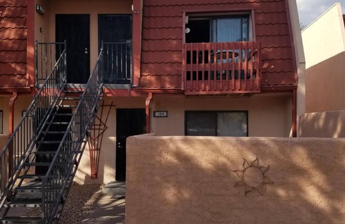 Ruidoso Condominio | Resort Condo w / presupuesto en mente. Piscina cubierta / bañera de hidromasaje. Fácil acceso a las actividades.