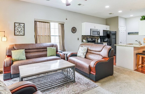Branson Condominio | Resort Condo w/ Patio, 5 Mi to Branson Landing!