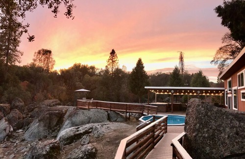 Mariposa Casa | RESORT SIENTE !! PISCINA, CASCADA, ESTANQUE, SPA, ÁRBOL, SENDEROS