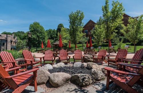 Vernon Condominio | Resort | Fireplace | Free Wifi | Pool | Hot Tub | 2nd Floor | 08-24