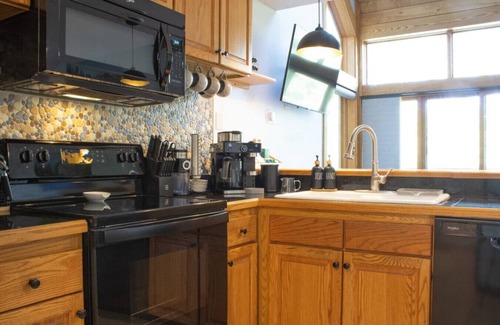Lutsen Apartamento | Resort Hot Tub Pool Gym Ski-in out Fire Pits