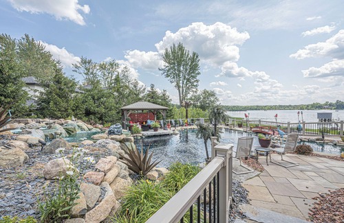 Lakeland Casa | Resort life living on Strawberry & Sunset Lake, therapeutic waterscape.