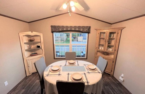 Niagara-on-the-Lake Casa | Resort near wineries, river, trails! Large Pool!