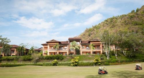 Herradura Casa | Resort-sleeps 8-beach Club-golf-tennis-pickleball