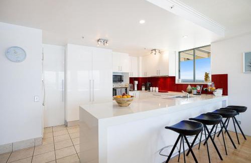 Surfers Paradise Apartamento | Resort style 3br unit w/huge entertainers balcony