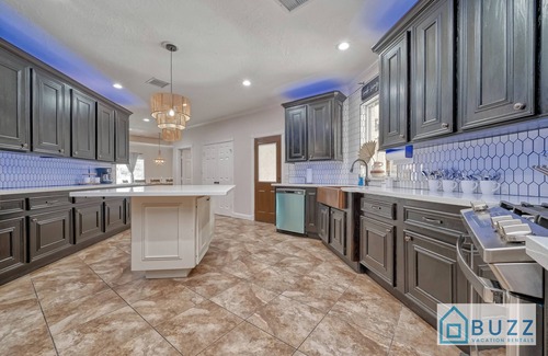 Montgomery Casa | Spring Break Deal - Great Escape : Resort style, Private Pool & Deck, 4 BR 3.5 B