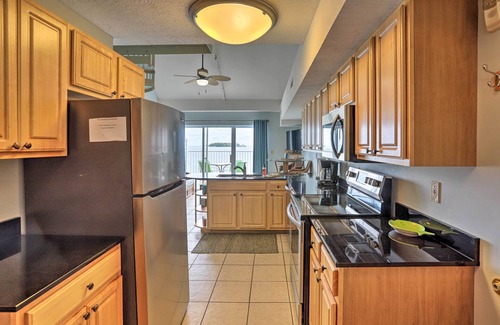 Put-in-Bay Condominio | Resort-Style Condo with Lake-View Balcony!
