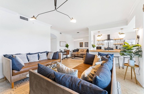 Lakewood Ranch Condominio | Resort Style Golf Retreat including tennis and pickle ball!