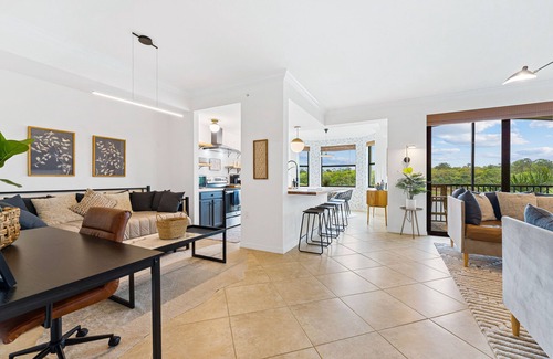 Lakewood Ranch Condominio | Resort Style Golf Retreat including tennis and pickle ball!