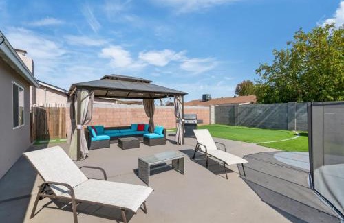 Maryvale Casa | Resort-style home with pool in Phoenix minutes from State Farm Stadium!