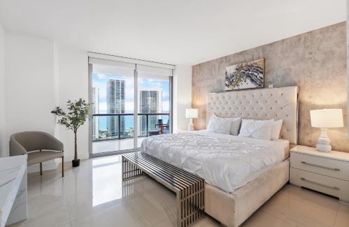 Hallandale Beach Apartamento | Resort-Style Living with Direct Ocean Views - 3BR Beauty