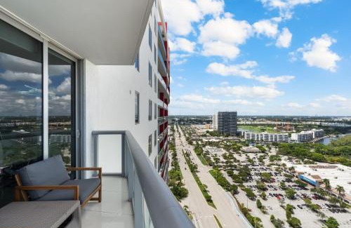 Hallandale Beach Apartamento | Resort-Style Living with Direct Ocean Views - 3BR Beauty
