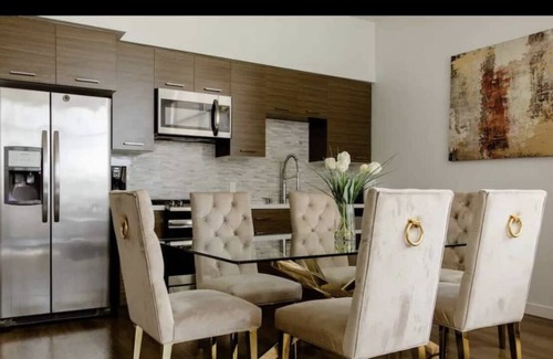 Downtown Apartamento | Resort style living next to malls and shopping areas