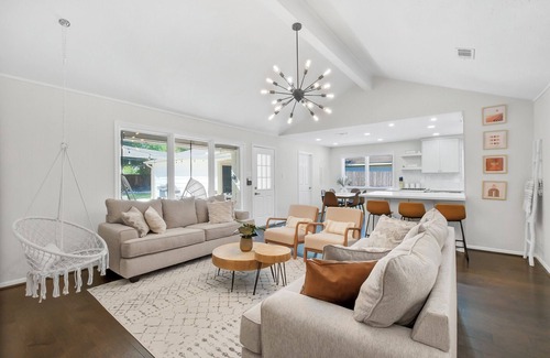 Jersey Village Casa | Resort-style Retreat W/Jacuzzi & Gaming