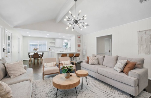 Jersey Village Casa | Resort-style Retreat W/Jacuzzi & Gaming