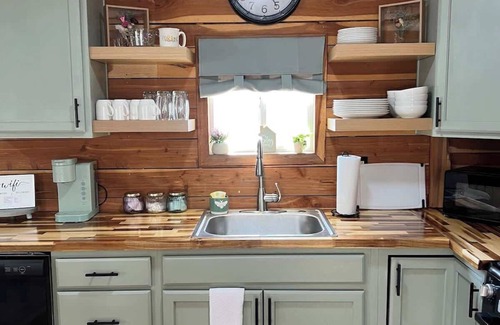 Sugar Tree Cabina | Rest & Go! Cozy Cedar Cottage off of I40 Exit 126