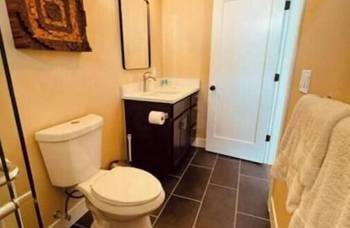 Limon Apartamento | Rest & Recharge [Madera Room #5] free EV charging
