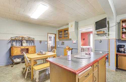 Leland Apartamento | Restaurant On-Site: North Freedom Apt w/ Yard!