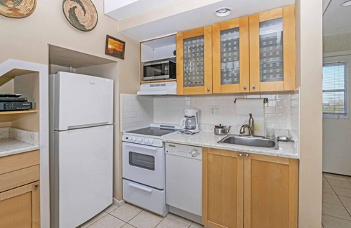 Napeague Apartamento | Restful 1BR w/ Loft,Top Floor & Close to the Beach