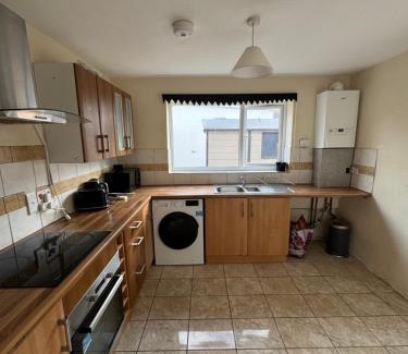 Tilbury Casa | Restful 3-Bed Retreat Tilbury