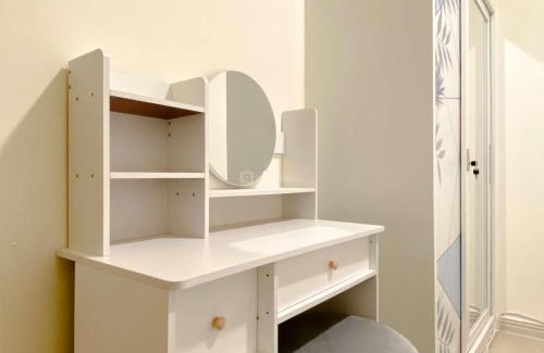 East Jakarta Apartamento | Restful and Modern Look 2BR at Meikarta Apartment By Travelio