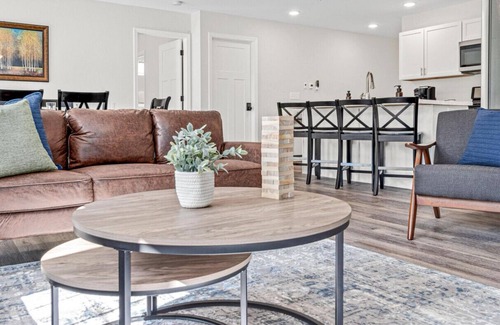 Hayward Casa | Restful Escape: Pet-Friendly 3BR with Trail Acc & Game Rm