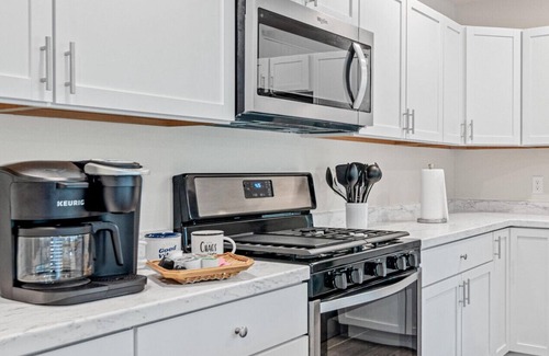 Hayward Casa | Restful Escape: Pet-Friendly 3BR with Trail Acc & Game Rm