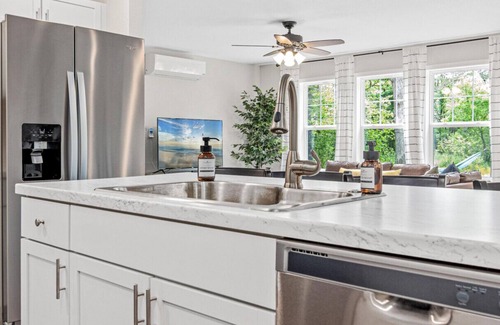 Hayward Casa | Restful Escape: Pet-Friendly 3BR with Trail Acc & Game Rm