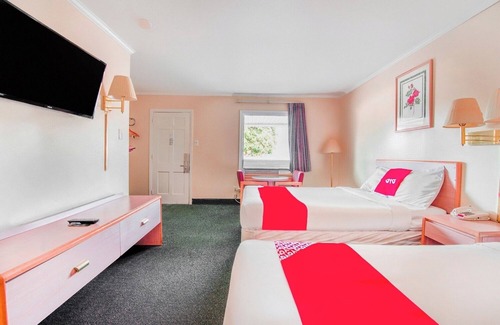 Durham Hotel | Restful Suburban Spot w/ Full Beds + Parking Near Tobacco Campus