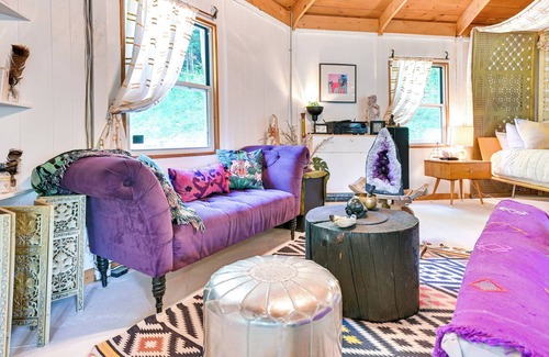 Roxbury Apartamento | Restorative Catskills Hideaway w/ Deck on 15 Acres