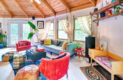 Roxbury Apartamento | Restorative Catskills Hideaway w/ Deck on 15 Acres