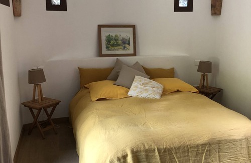 Muro Otro | Molino del siglo XVIII restaurado con madera y campo contiguo, a 7 km del mar.