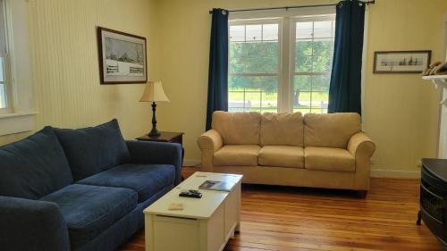 Roseland Casa | Restored 1900s Historic Home - Jonesboro, VA