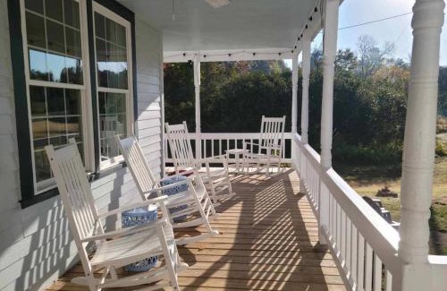 Roseland Casa | Restored 1900s Historic Home - Jonesboro, VA