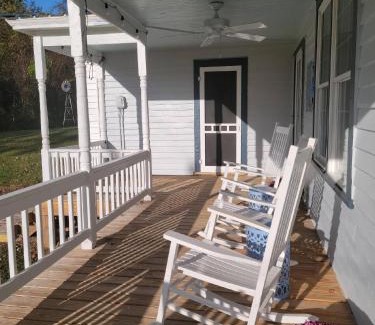 Roseland Casa | Restored 1900s Historic Home - Jonesboro, VA